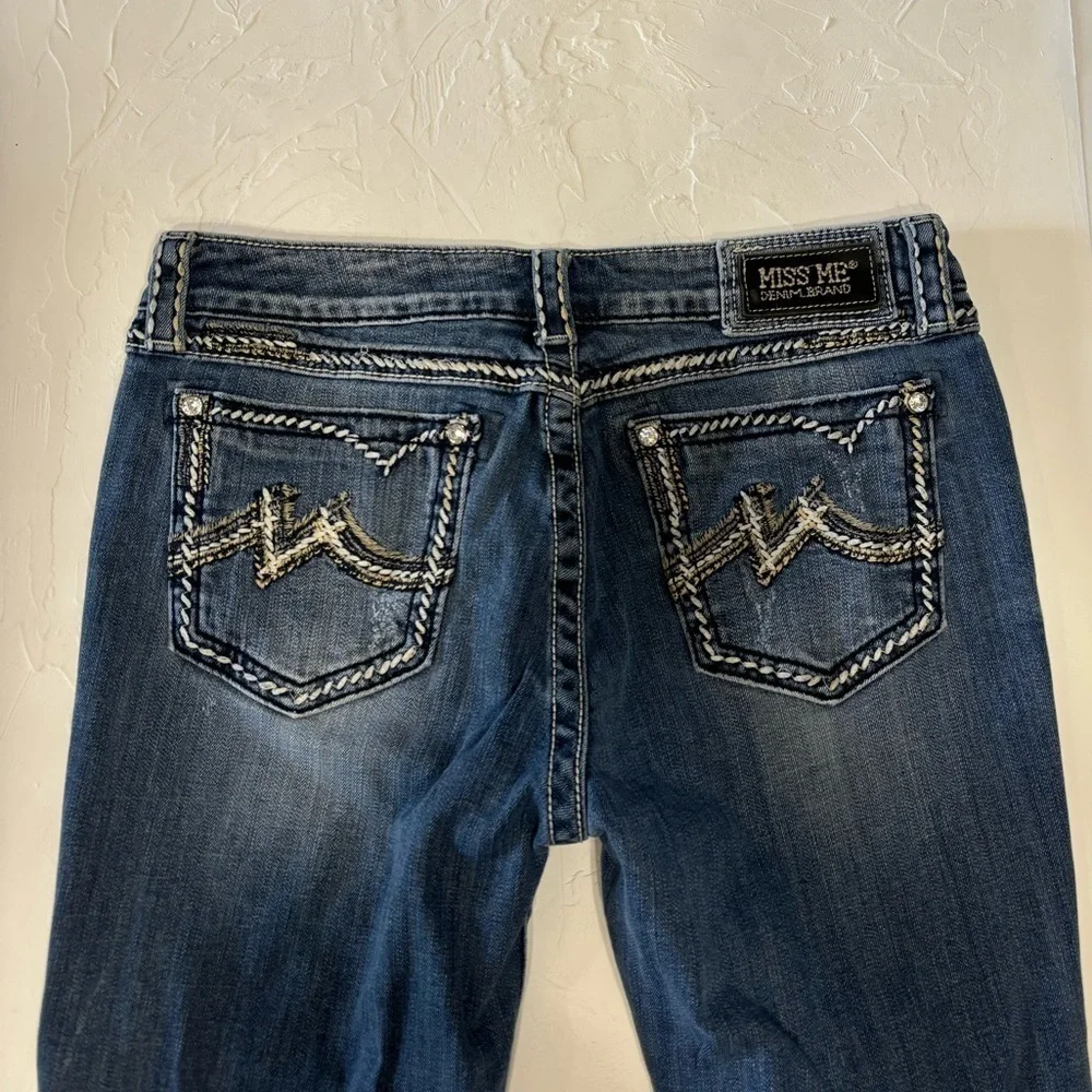 Miss Me Boyfriend Capri Jeans - Picture 6 of 11